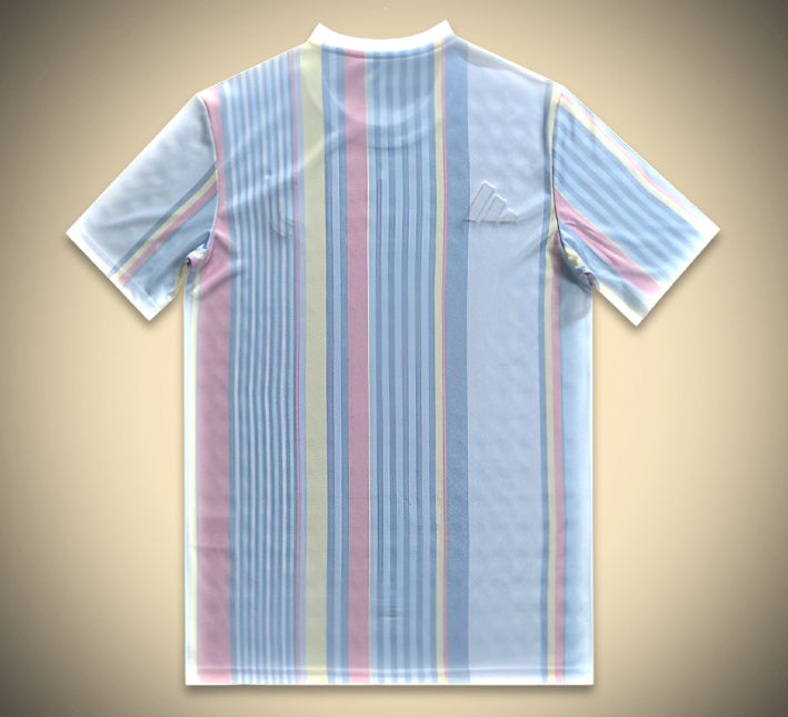 maillot-concept-juventus-edition-arc-en-ciel-saison-2025-2026-tenue-supporter-football Koszulka concept Juventus edycja tęcza sezon 2025 2026 strój kibica piłkarskiego