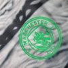 T-shirt piłkarski Manchester City design koncept czarno-szary dla kibica