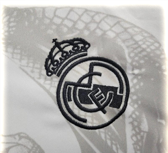 jersey-football-real-madrid-design-dragon-blanc-collection-speciale-2024-2025 Koszulka piłkarska Real Madryt design biały smok kolekcja specjalna 2024 2025