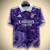 maillot-de-football-concept-real-madrid-violet-edition-dragon-saison-2526 Koszulka piłkarska koncepcyjna Real Madryt fioletowa edycja smok sezon 2526