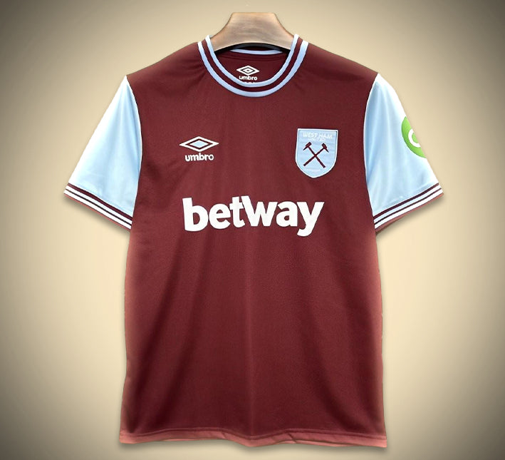 MAILLOTWESTHAMDOMICILE-1.jpg Koszulka West Ham Domowa 2024-2025 widok z przodu