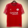 MaillotPSGEXT2RIEUR24-1.jpg Koszulka Paris Saint-Germain Wyjazdowa Edycja Czerwona 2024-2025 widok z przodu