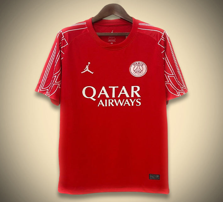 MaillotPSGEXT2RIEUR24-1.jpg Koszulka Paris Saint-Germain Wyjazdowa Edycja Czerwona 2024-2025 widok z przodu