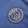 MaillotPSGdomicile25logo.jpg Koszulka Paris Saint-Germain Domowa 2024-2025 widok z profilu