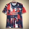 MaillotPSGspecial-1.jpg Koszulka Paris Saint-Germain Przedmeczowa 2024-2025 widok z przodu