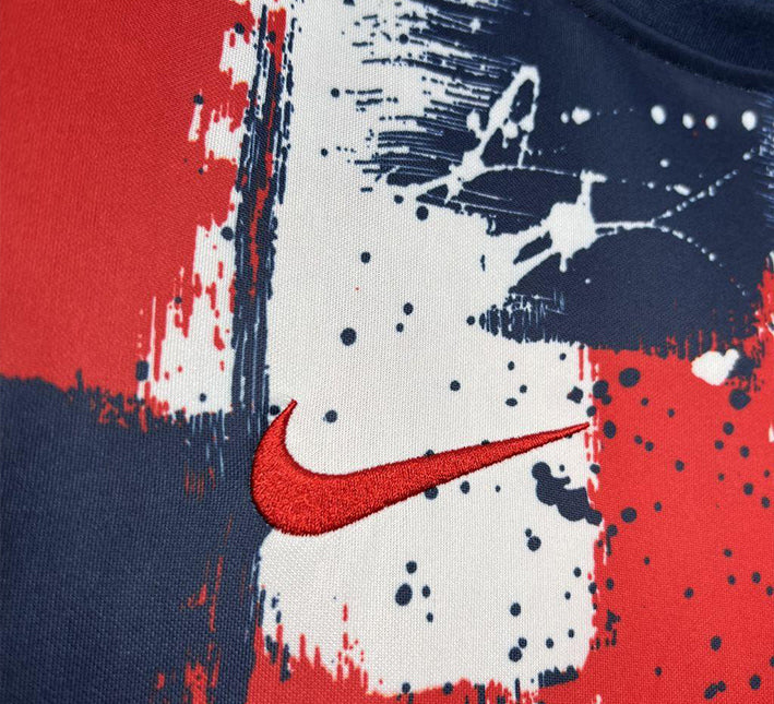 MaillotPSGspecialnike.jpg Koszulka Paris Saint-Germain Przedmeczowa 2024-2025 detal tkaniny