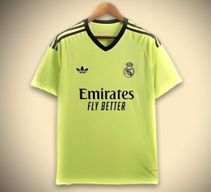 Maillot_Concept_R_al_Madrid_VERT-1.jpg Koszulka Real Madryt Bramkarska Edycja Zielona 2024-2025 widok z przodu