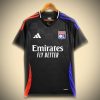 maillotOLEXTERIEUR-1.jpg Koszulka Olympique Lyonnais Wyjazdowa 2024-2025 widok z przodu