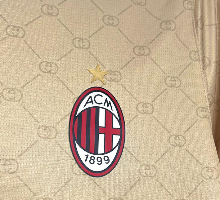 Koszulka concept AC Milan edycja Gucci złota sezon 2425