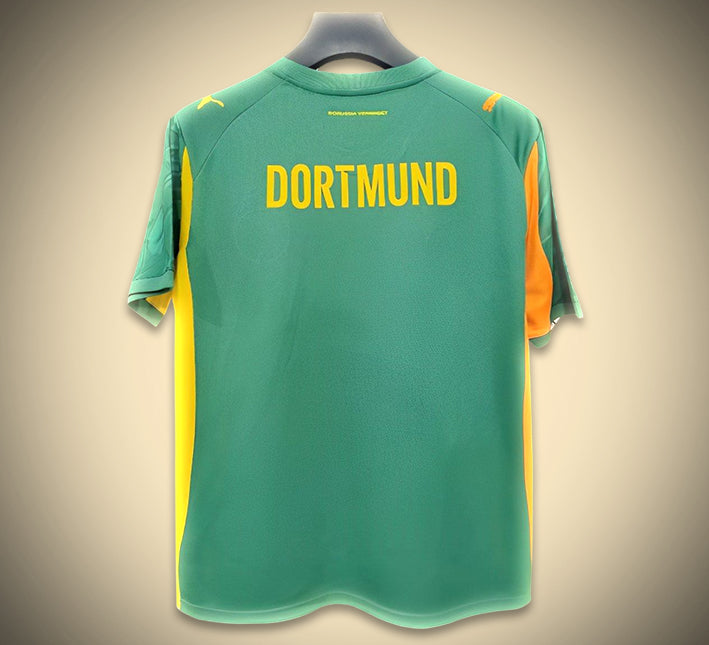 Koszulka-Concept Borussia Dortmund Edycja Wyjazdowa 2025-2026 widok z profilu
