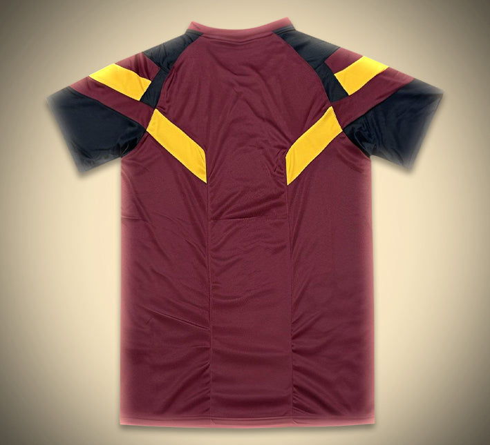 maillot-concept-as-roma-saison-vingt-quatre-vingt-cinq-design-moderne-rouge-et-or Koszulka-Concept AS Roma sezon dwadzieścia cztery osiemdziesiąt pięć design nowoczesny czerwony i złoty