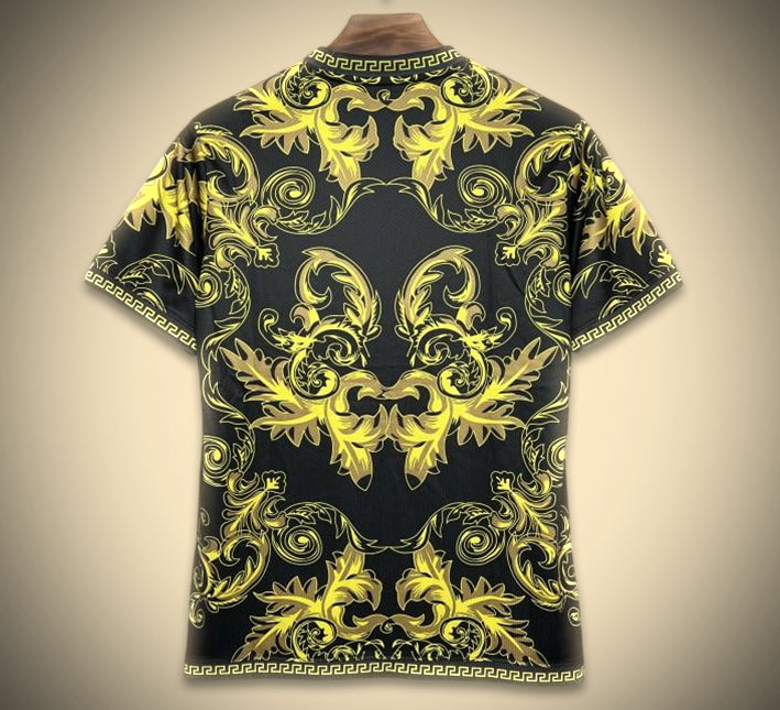 maillot-de-football-italie-design-versace-collection-2024-2025 Koszulka piłkarska Włochy design Versace kolekcja 2024 2025
