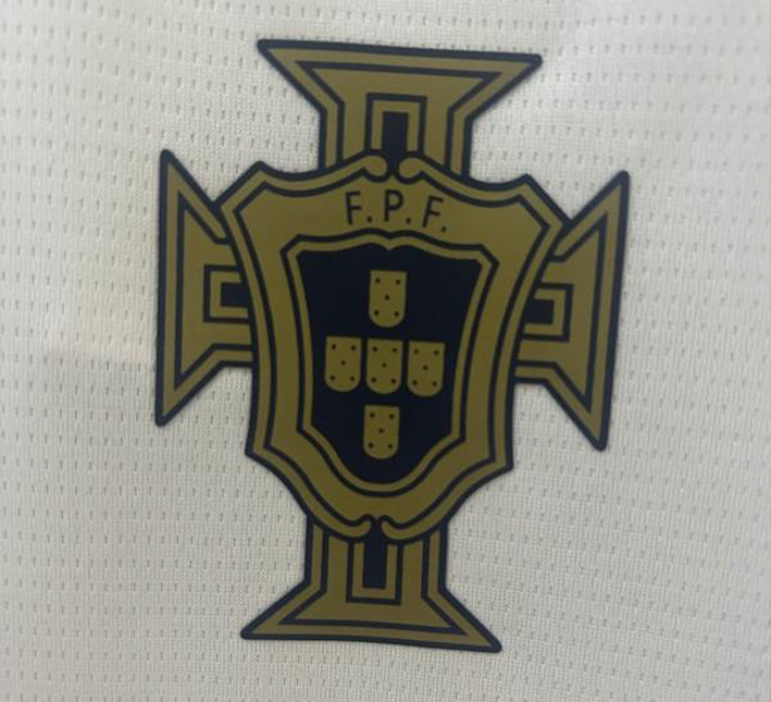 maillotportugalconceptblanclogo.jpg Koszulka Portugal Treningowa Biała 2024-2025 widok z profilu