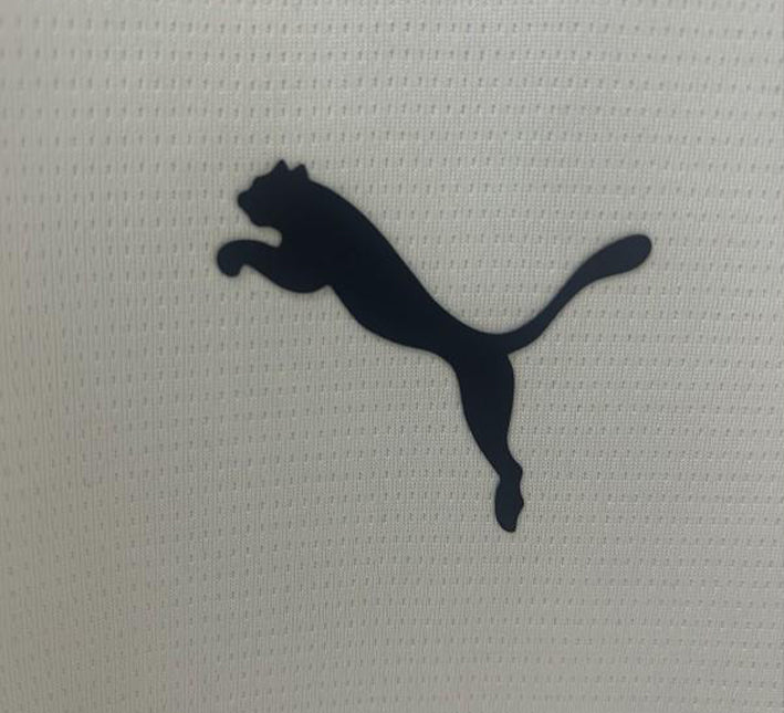 maillotportugalconceptblancpuma.jpg Koszulka Portugal Treningowa Biała 2024-2025 detal materiału