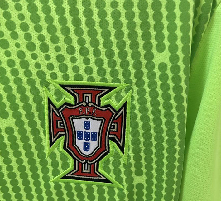 maillotportugalvertlogo.jpg Koszulka Portugal Bramkarska Zielona 2024-2025 widok z profilu