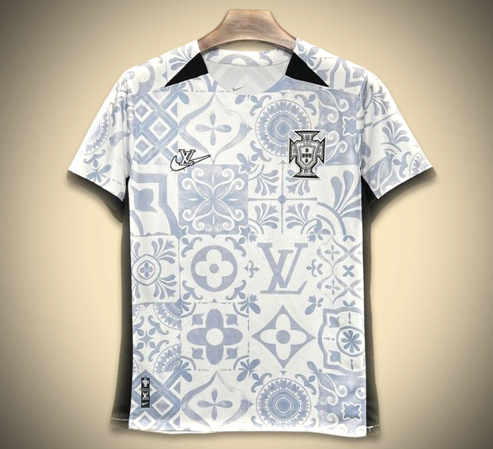 maillot-de-football-portugal-design-luxe-inspire-louis-vuitton-collection-vingt-quatre-vingt-cinq Koszulka piłkarska Portugalia design luksusowy inspirowany Louis Vuitton kolekcja dwadzieścia cztery dwadzieścia pięć