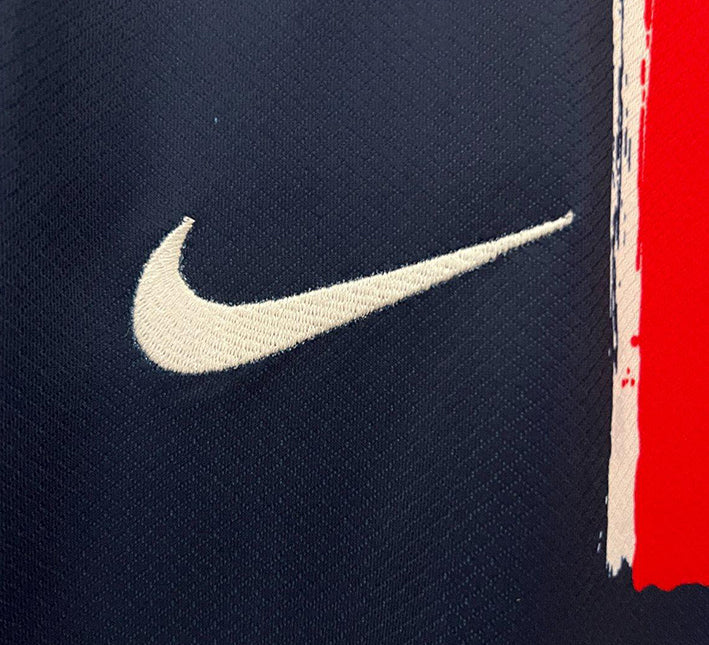 Koszulka Paris Saint-Germain Domowa 1 Gwiazda 2024-2025 detal tkaniny
