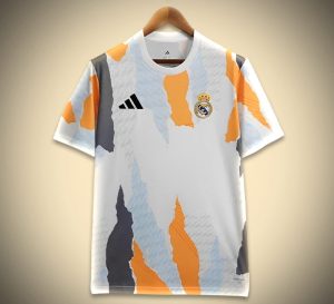 maillotrealmadridentrainement-1.jpg Koszulka Real Madryt Przedmeczowa 2024-2025 widok z przodu
