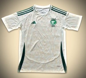 maillotsaudiexterieur-1.jpg Koszulka Arabia Saudyjska Wyjazdowa 2024-2025 widok z przodu