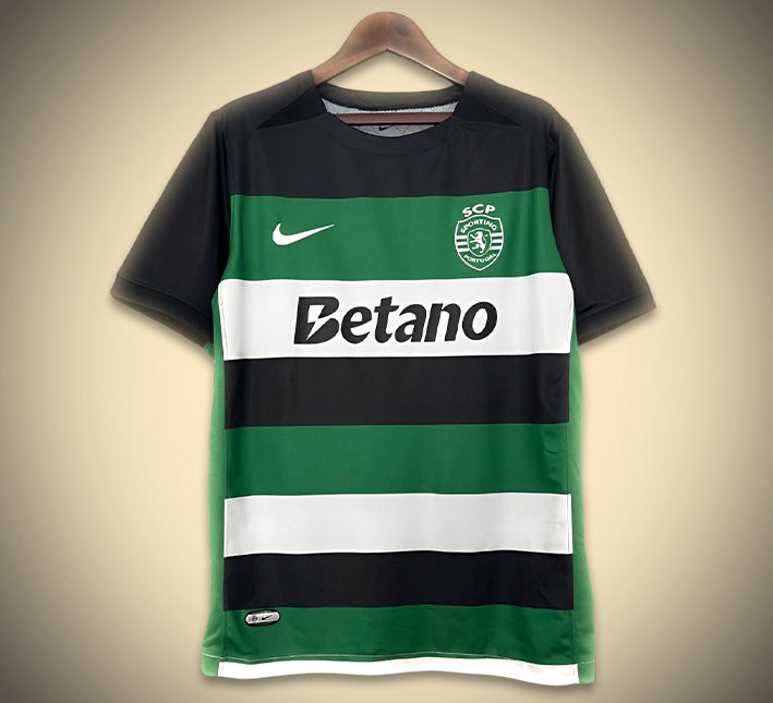 maillotsportingdomicile-1.jpg Koszulka Sporting CP Domowa 2024-2025 widok z przodu