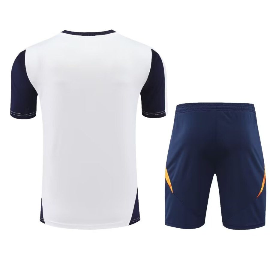 ensemble-maillot-et-short-real-madrid-saison-2024-2025-tenue-de-football Zestaw koszulka i spodenki Real Madryt sezon 2024 2025 strój piłkarski