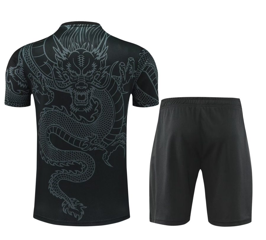 ensemble-maillot-et-short-real-madrid-saison-2024-2025-tenue-officielle Komplet koszulki i spodenek Real Madryt sezon 2024 2025 oficjalny strój