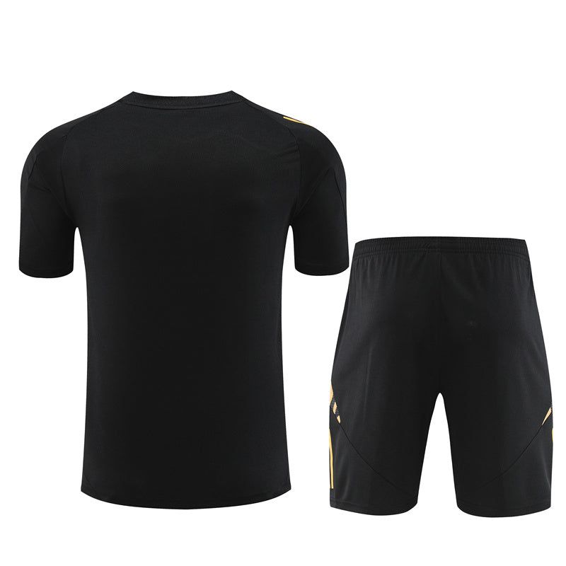 ensemble-maillot-et-short-real-madrid-saison-2024-2025-tenue-officielle Komplet koszulki i spodenek Real Madryt sezon 2024 2025 oficjalny strój