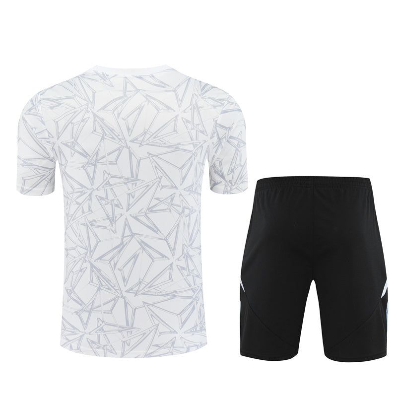 ensemble-maillot-et-short-real-madrid-saison-vingt-vingt-quatre-vingt-vingt-cinq Komplet koszulki i spodenek Real Madryt sezon dwadzieścia dwadzieścia cztery dwadzieścia dwadzieścia pięć