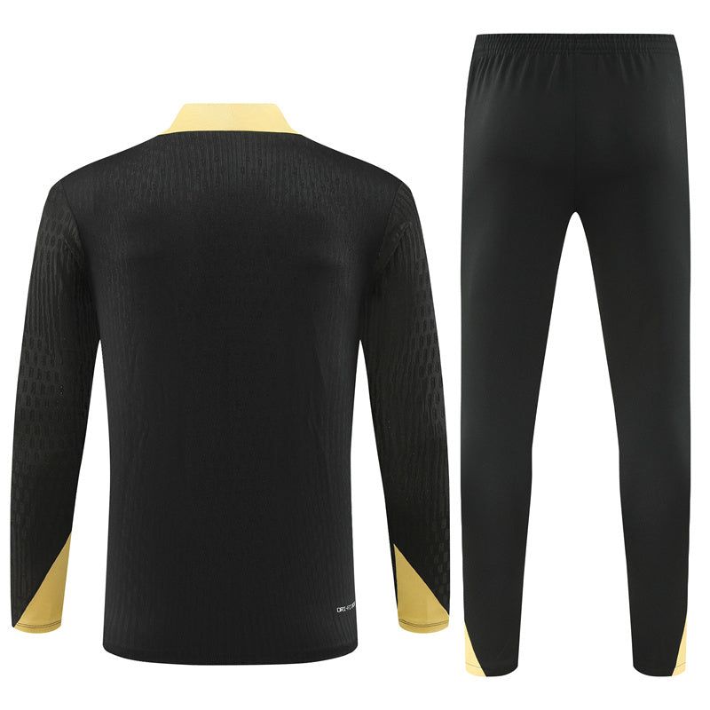 ensemble-survetement-fc-barcelona-saison-2024-2025-veste-zippee-et-pantalon-assorti Zestaw dresowy FC Barcelona sezon 2024 2025 kurtka zapinana na zamek i dopasowane spodnie