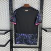 haut-d-entrainement-fc-barcelone-pre-match-2025-2026-maillot-de-football-officiel Bluza treningowa FC Barcelona przedmeczowa 2025 2026 oficjalna koszulka piłkarska