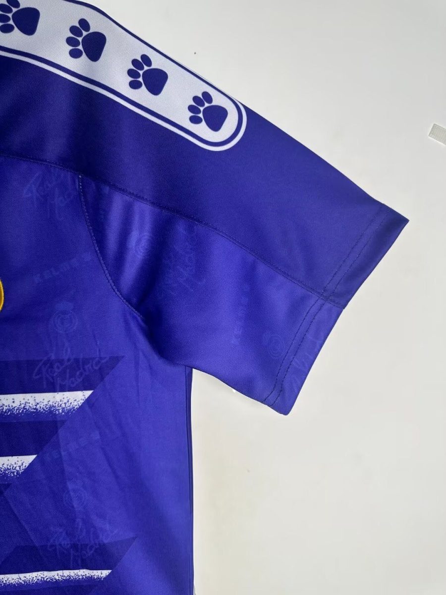 jersey-collector-real-madrid-exterieur-annees-quatre-vingt-dix-pour-supporters Koszulka kolekcjonerska Real Madryt wyjazdowa lata dziewięćdziesiąte dla kibiców