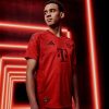 Koszulka piłkarska Bayern Monachium domowa 2024 2025 z herbem klubu