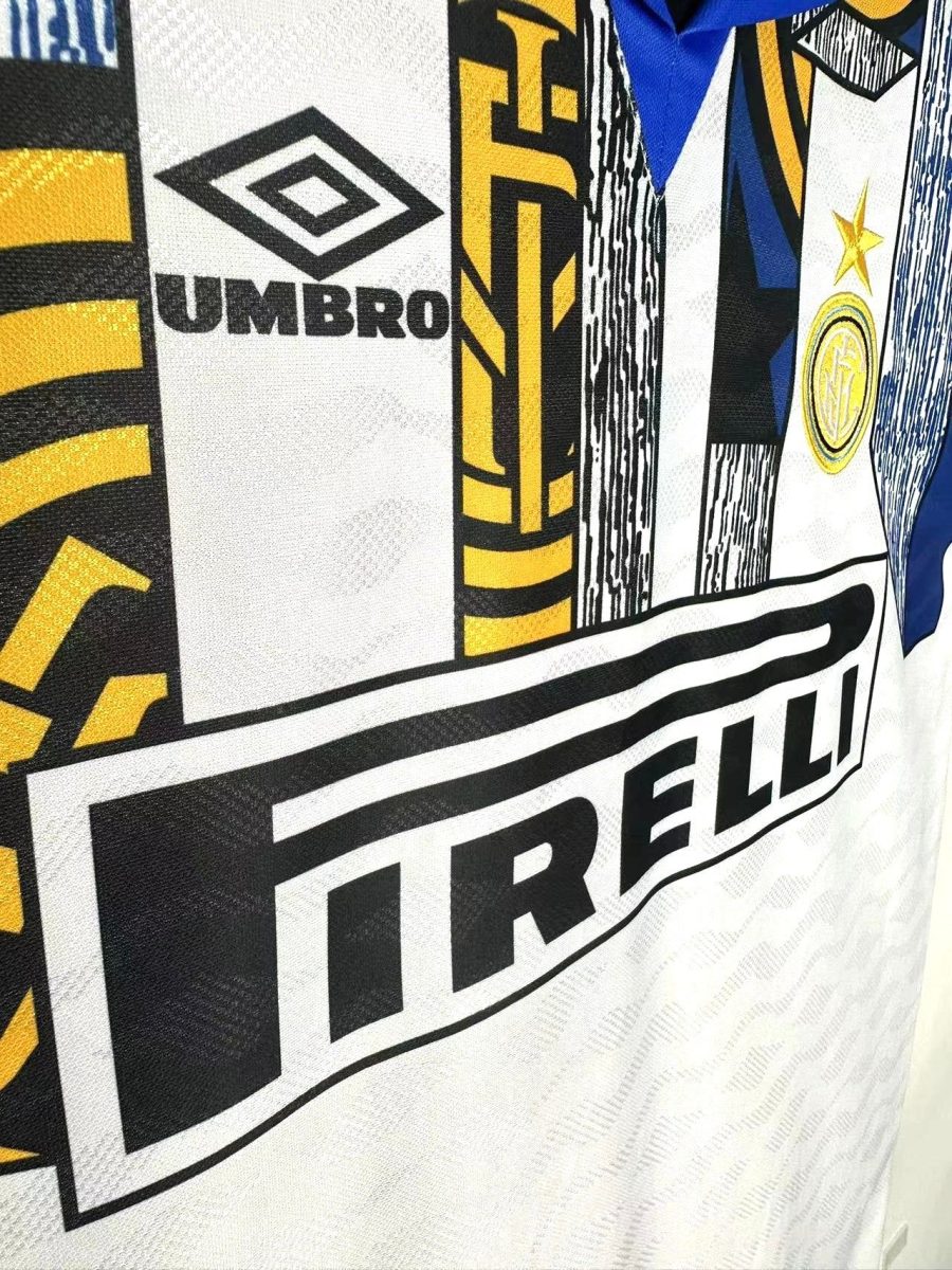 jersey-inter-milan-exterieur-retro-collection-supporter-nerazzurri Koszulka Inter Mediolan wyjazdowa retro kolekcja kibica Nerazzurri