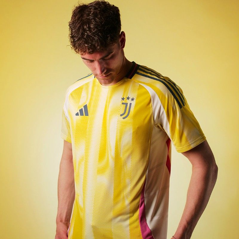jersey-juventus-exterieur-2024-2025-pour-homme-tissu-respirant-style-football jersey Juventus wyjazdowa 2024 2025 dla mężczyzn oddychający materiał styl piłkarski
