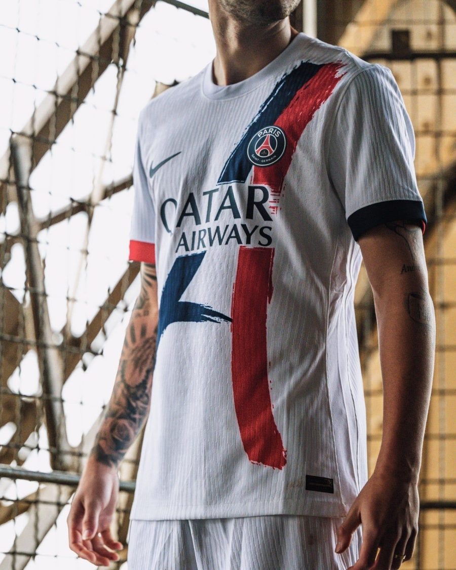 jersey-paris-saint-germain-bleu-kit-exterieur-2024-2025 jersey Paris Saint Germain niebieski zestaw wyjazdowy 2024 2025