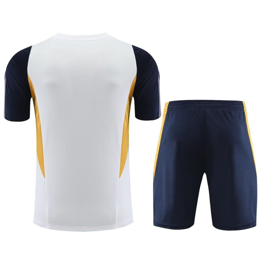 kit-entrainement-real-madrid-bleu-et-blanc-saison-2023-2024 zestaw treningowy Real Madryt niebieski i biały sezon 2023 2024