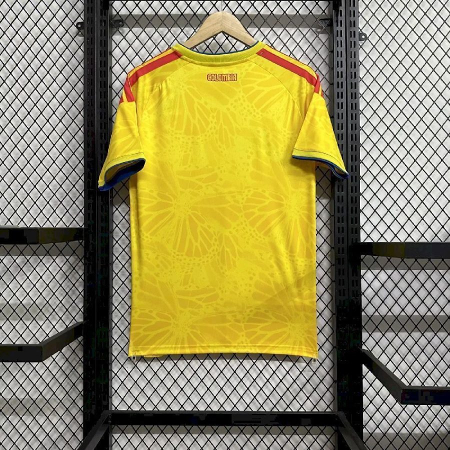 maillot-de-football-colombie-domicile-2026-couleur-jaune-bleu-rouge Koszulka piłkarska Kolumbia domowa 2026 kolor żółty niebieski czerwony