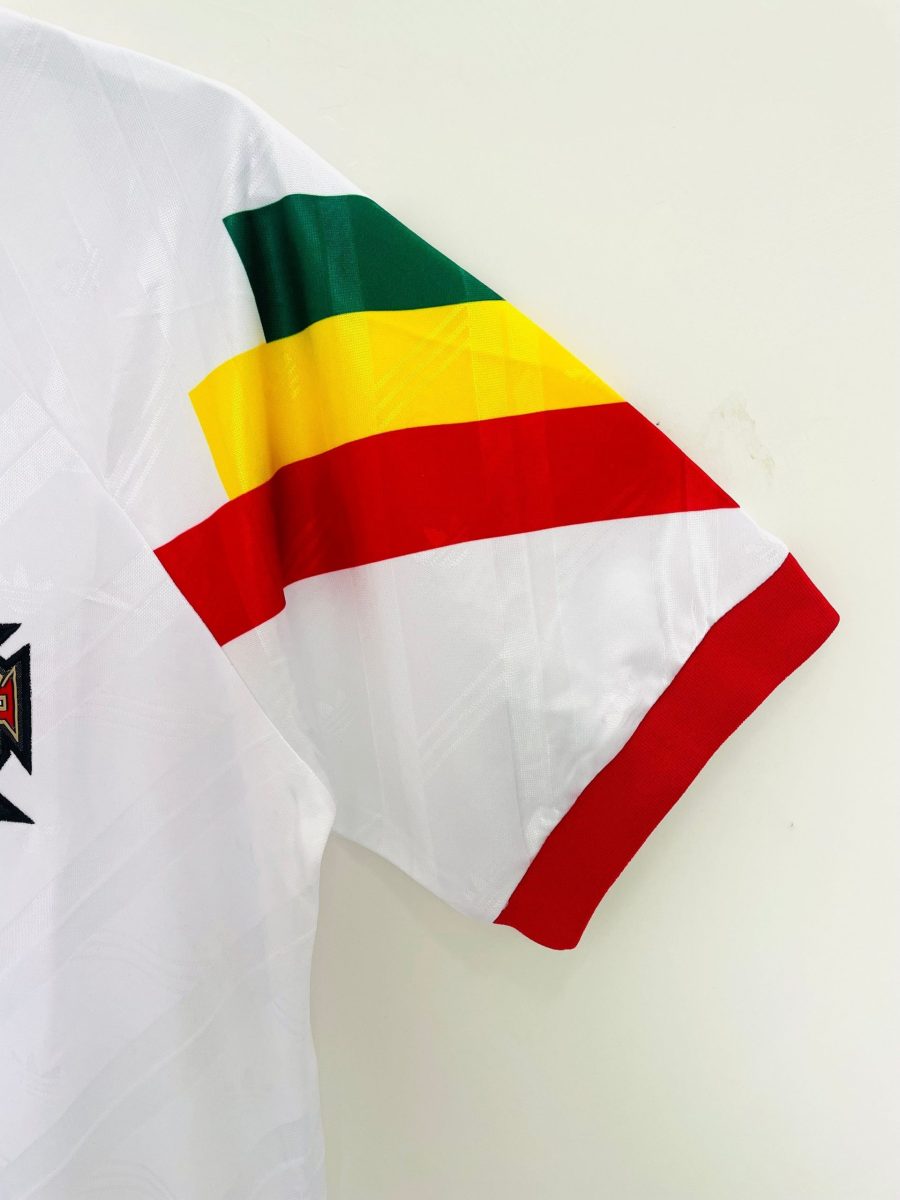 maillot-de-football-portugal-rouge-et-vert-style-retro-annees-90 Koszulka piłkarska Portugalii czerwona i zielona w stylu retro lat 90.