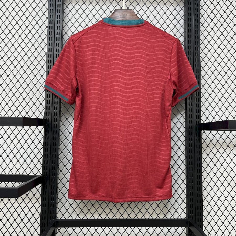 maillot-domicile-du-portugal-saison-2026-rouge-et-vert-equipement-officiel-football Koszulka domowa Portugalii sezon 2026 czerwono-zielony oficjalny sprzęt piłkarski