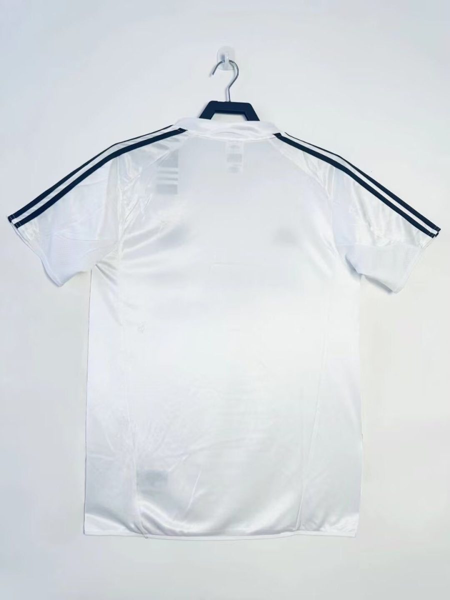 maillot-domicile-du-real-madrid-saison-deux-mille-quatre-a-deux-mille-cinq Koszulka domowa Real Madrid sezon dwa tysiące cztery do dwa tysiące pięć