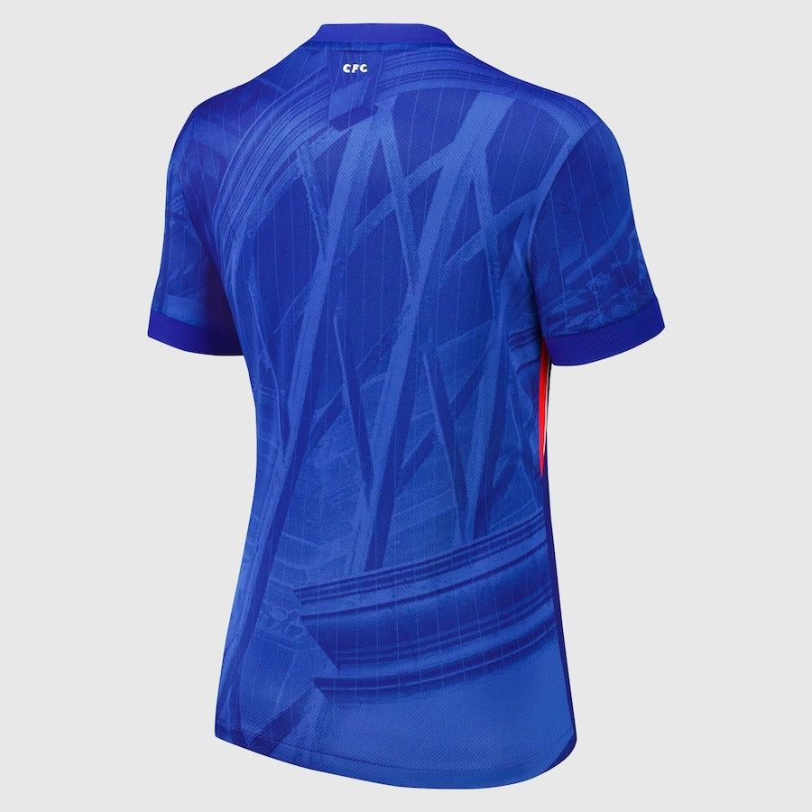 maillot-domicile-femme-chelsea-fc-saison-2025-2026-bleu-avec-ecusson-du-club koszulka Domowa damskie Chelsea FC sezon 2025 2026 niebieska z herbem klubu