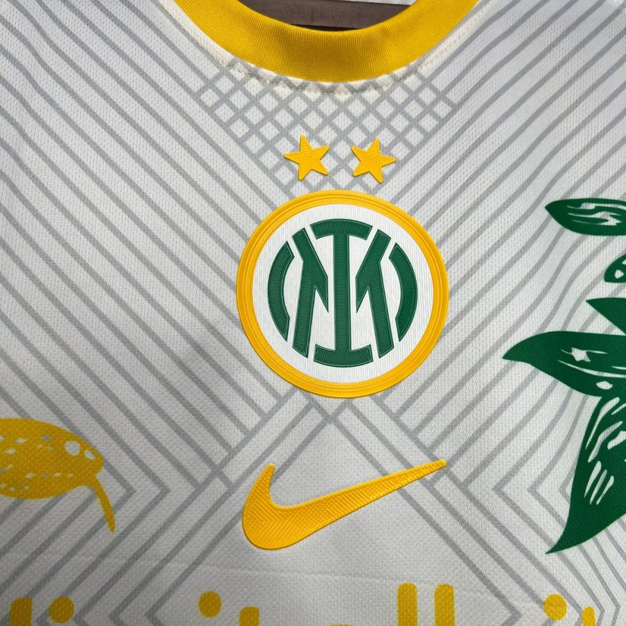 maillot-domicile-inter-milan-edition-speciale-jaune-motif-serpent Koszulka domowa Inter Mediolan edycja specjalna żółta z motywem węża