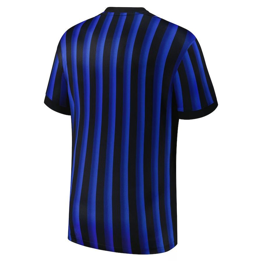maillot-domicile-inter-milan-saison-2025-2026-bleu-et-noir-officiel koszulka domowa Inter Mediolan sezon 2025 2026 niebieska i czarna oficjalna