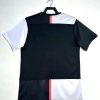 maillot-domicile-juventus-saison-deux-mille-dix-neuf-deux-mille-vingt-tenue-officielle-noir-et-blanc koszulka domowa Juventus sezon dwa tysiące dziewiętnaście dwa tysiące dwadzieścia strój oficjalny czarno-biały
