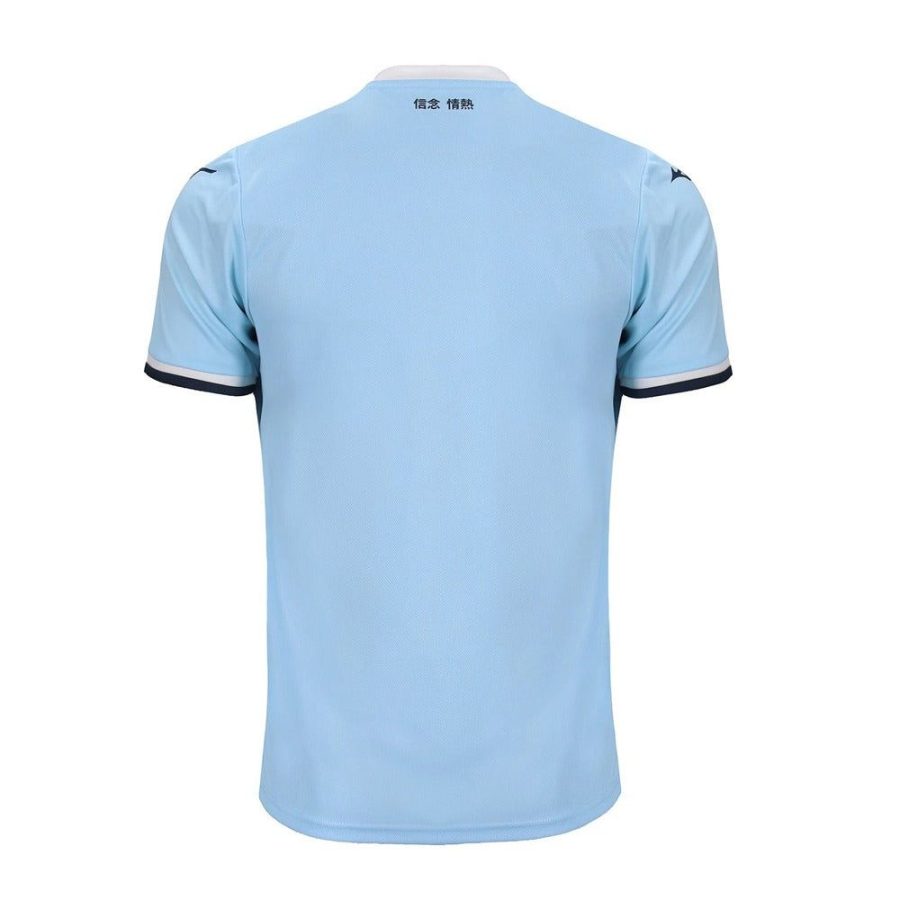 maillot-domicile-lazio-saison-2024-2025-bleu-ciel-tenue-officielle-football koszulka domowa Lazio sezon 2024 2025 błękitna oficjalny strój piłkarski