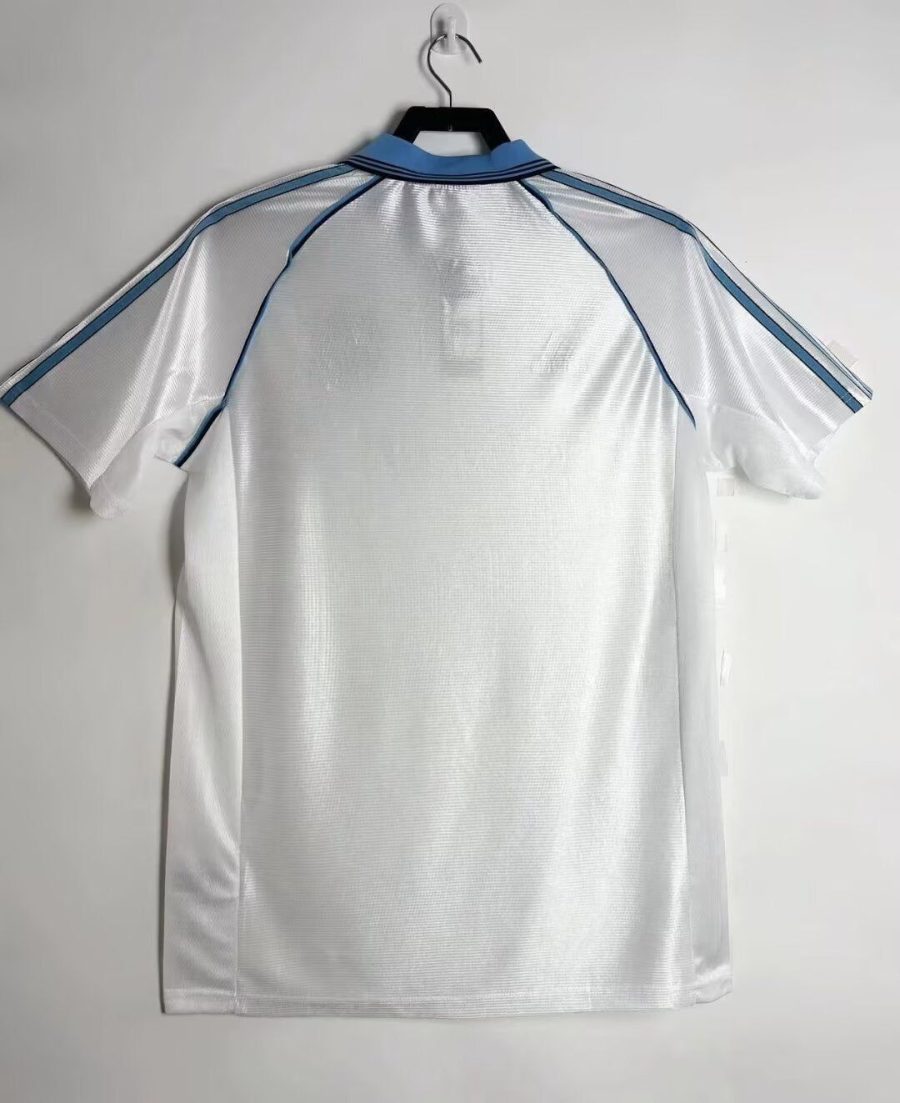 maillot-domicile-olympique-de-marseille-saison-mille-neuf-cent-quatre-vingt-dix-huit-mille-neuf-cent-quatre-vingt-dix-neuf koszulka domowa Olympique Marsylia sezon tysiąc dziewięćset dziewięćdziesiąt osiem tysiąc dziewięćset dziewięćdziesiąt dziewięć