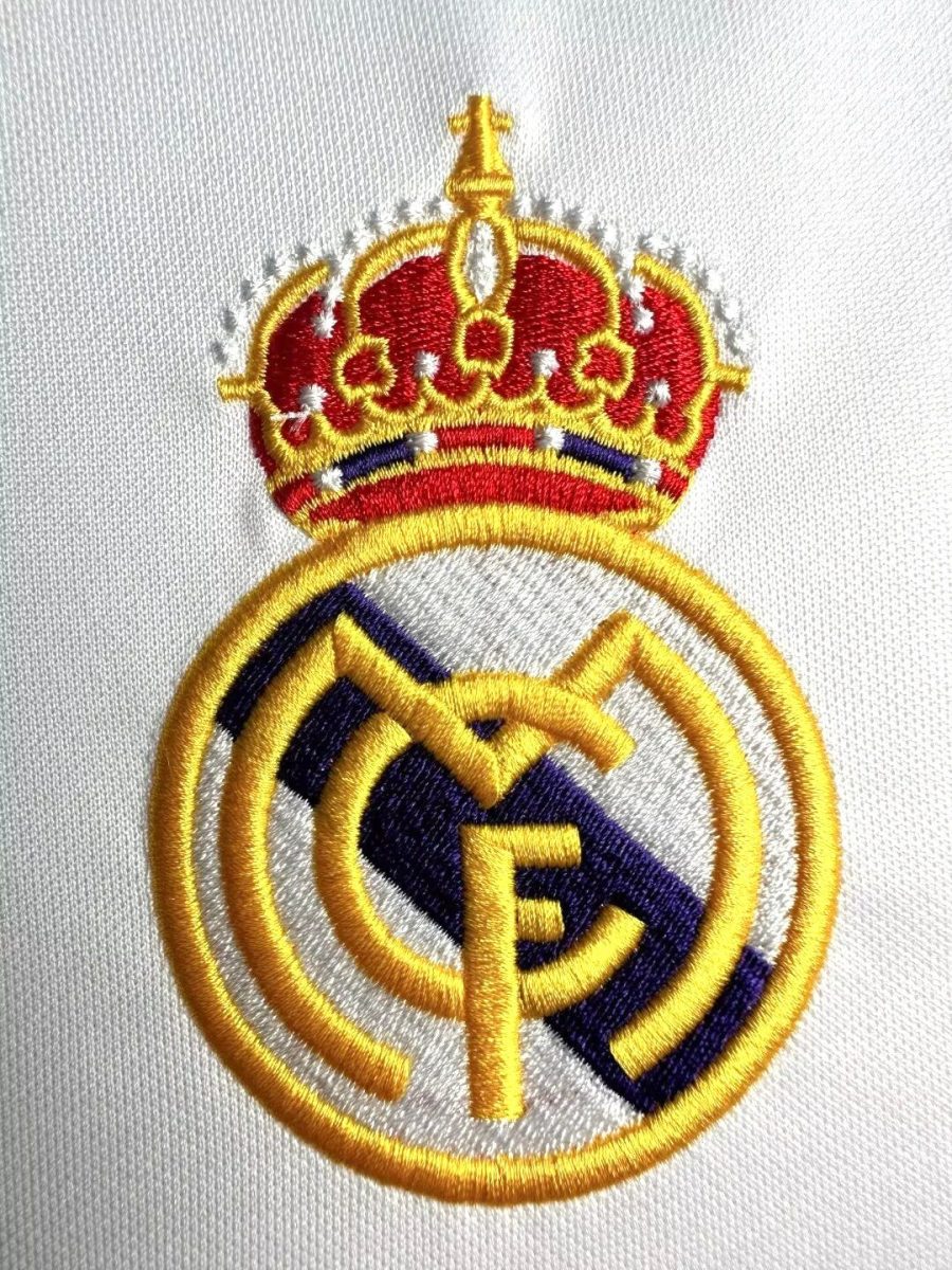 maillot-domicile-real-madrid-saison-mille-neuf-cent-quatre-vingt-quatorze-mille-neuf-cent-quatre-vingt-quinze Koszulka domowa Real Madrid sezon tysiąc dziewięćset dziewięćdziesiąt cztery tysiąc dziewięćset dziewięćdziesiąt pięć