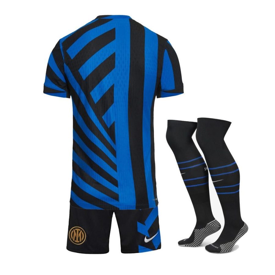 maillot-enfant-inter-milan-domicile-saison-2024-2025-avec-short-assorti Koszulka dziecięca Inter Mediolan domowa sezon 2024 2025 z dopasowanymi spodenkami