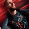 koszulka wyjazdowa Bayern Munich sezon dwa tysiące dwadzieścia cztery dwa tysiące dwadzieścia pięć Adidas