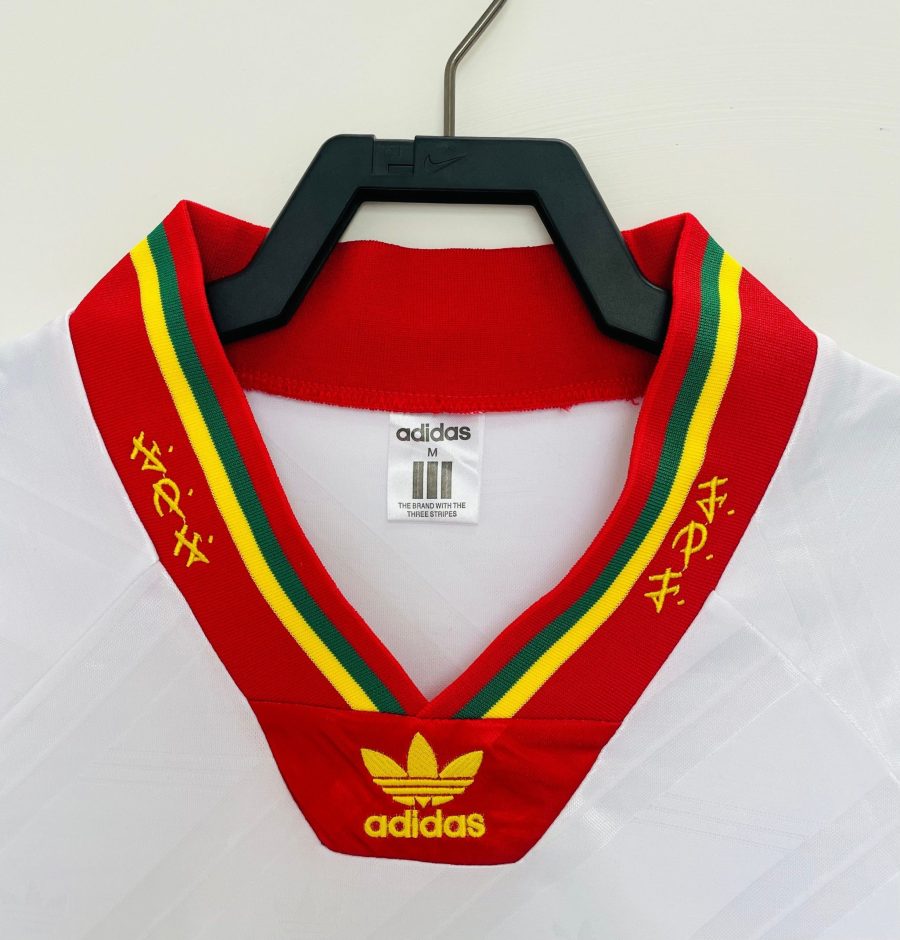 maillot-exterieur-du-portugal-edition-vintage-saison-1992 Koszulka wyjazdowa Portugalii edycja vintage sezon 1992